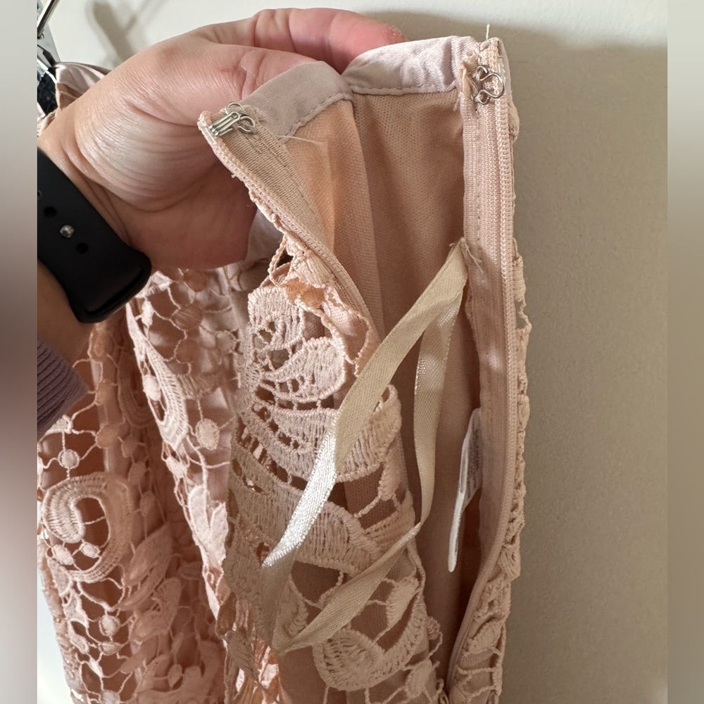 🆕WOT Never Worn Lulus Elegant Beige Crochet Floral Lace Pencil Skirt - Picture 4 of 8